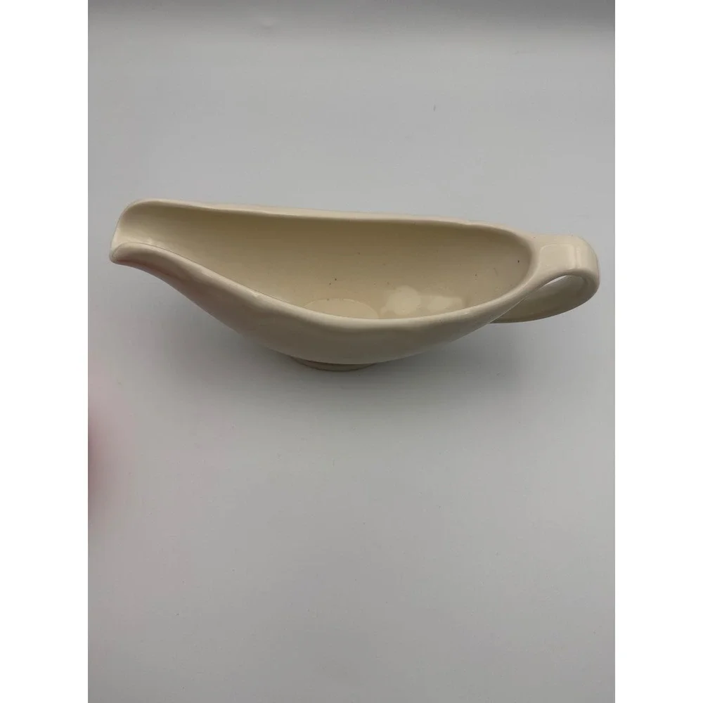 Vintage HLC USA Homer Laughlin Ivory Ceramic Gravy Boat Scalloped Rim Pedestal